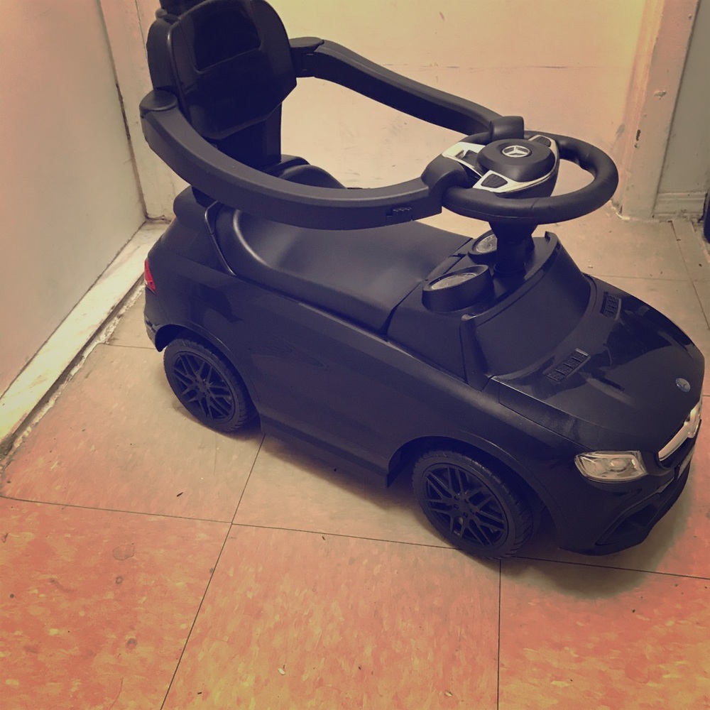 Mercedes push car